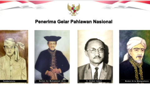 Presiden Jokowi beri gelar Pahlawan Nasional untuk 4 tokoh