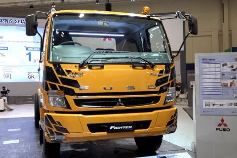 Produksi dan penjualan mobil komersial naik