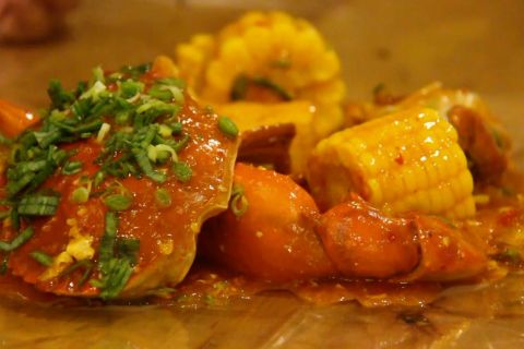 Makan Kepiting ngamprak jadi tren baru milenial di Medan