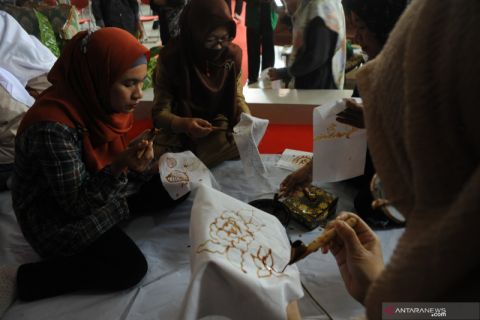 Belajar Membuat Batik Motif Palembang