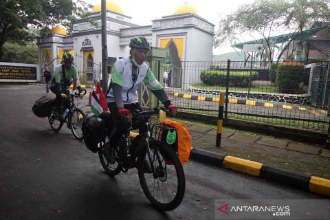 Dua warga Tangsel berangkat haji naik sepeda