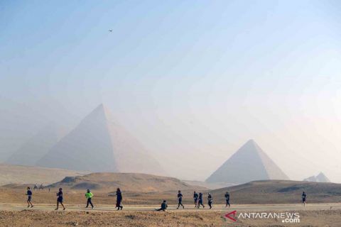 Pyramids Half Marathon di Giza