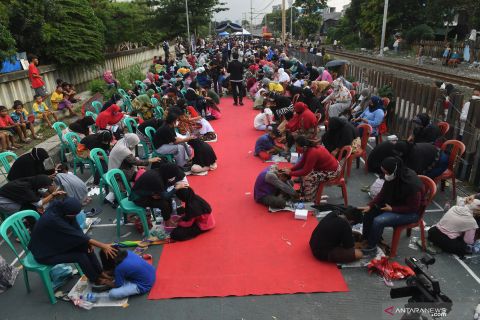 Aksi cuci kaki ibu massal