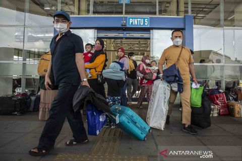 Arus mudik Natal 2021 dan Tahun Baru 2022 di Terminal Terpadu Pulo Gebang
