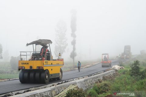 Pelebaran jalan menuju dataran tinggi Dieng