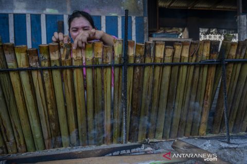 Permintaan Nasi Bambu untuk Perayaan Natal
