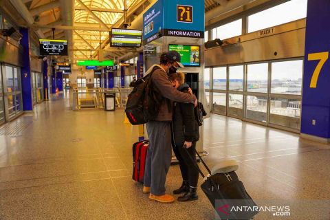 Omicron sebabkan pembatalan ratusan penerbangan pada malam Natal di AS