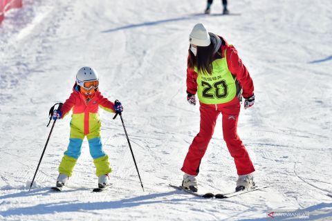 Latihan ski saat libur akhir tahun