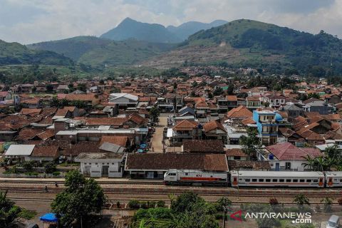 Stasiun kereta api aktif tertinggi di Indonesia
