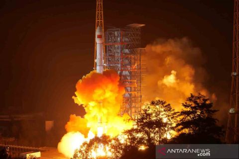 Peluncuran satelit komunikasi teknologi komunikasi China