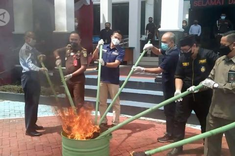 Kejari Ponorogo musnahkan barang bukti perkara tahun 2021