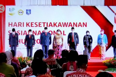 Mensos berikan Satya Lencana Kebaktian Sosial kepada 11 tokoh