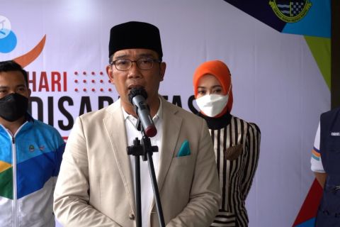 Ridwan Kamil tunda libur sekolah & minta warga tak bepergian