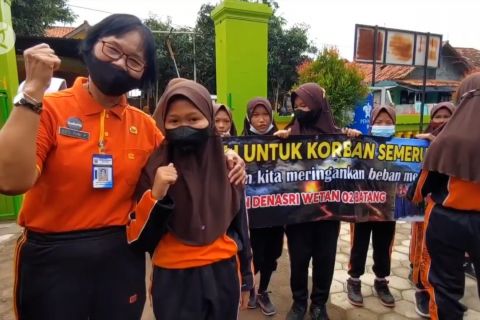Solidaritas Siswa SD berdonasi untuk korban Semeru