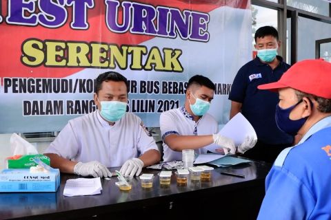 Polres Madiun periksa urine awak bus AKPD dan AKAP