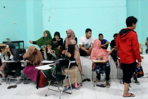 Ratusan warga Ternate mengungsi akibat gelombang tinggi