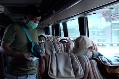 Terminal Pulo Gebang alami lonjakan penumpang pada akhir tahun