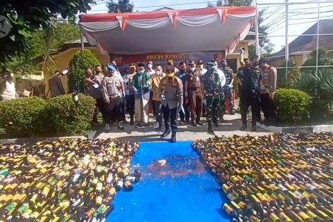 Antisipasi gangguan kamtibmas, Polda Banten musnahkan miras ilegal