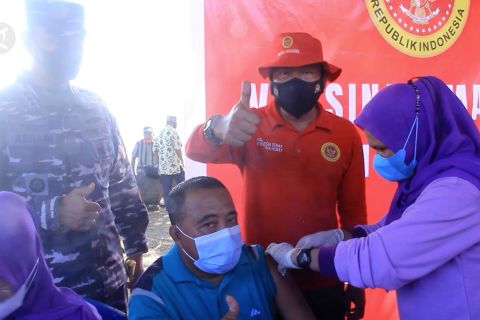 Kejar target, BINDA Malut  lakukan serbuan vaksinasi di pulau terluar