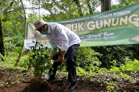Temanggung konservasi lahan kritis melalui Sabuk Gunung