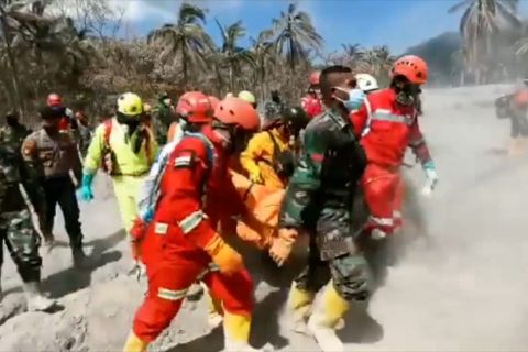 Tim SAR kembali temukan satu jenazah korban APG Semeru