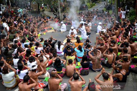 Tradisi Perang Air Bali