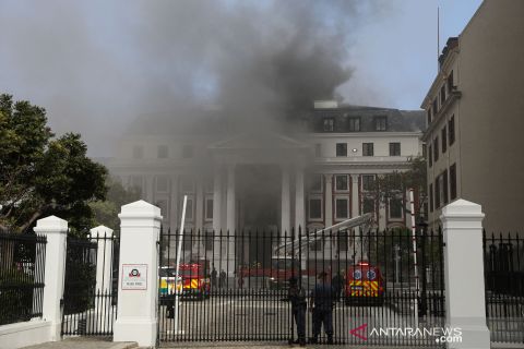 Gedung Parlemen di Cape Town Afsel terbakar