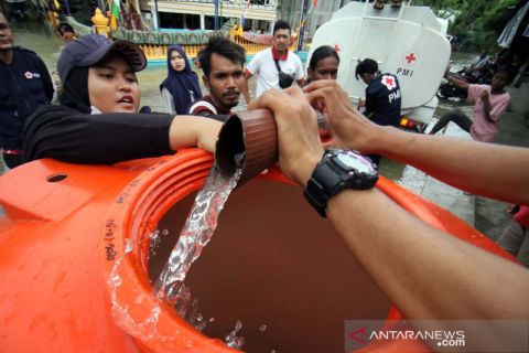 Bantuan air bersih bagi korban banjir di Aceh Utara