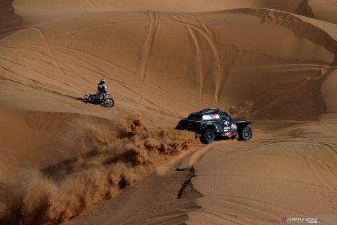 Reli Dakar etape 8 Al Dawadimi menuju Wadi Ad Dawasir