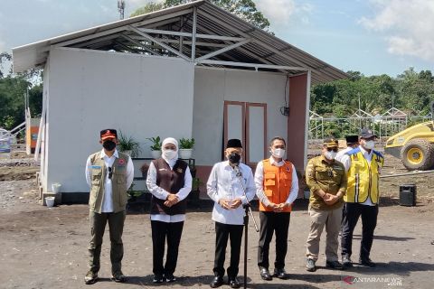 Wakil Presiden Ma'ruf Amin meninjau Huntara Gunung Semeru