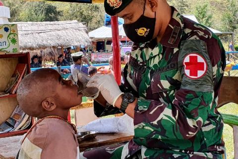 Layanan kesehatan gigi gratis Satgas Yonif 412 di Papua