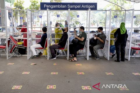 Bertambah 9.905 kasus, pemerintah imbau warga batasi mobilitas