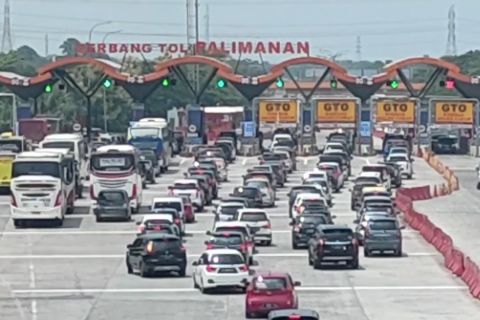 Arus Balik, kendaraan di tol Palimanan Cirebon padat