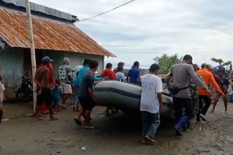 Basarnas cari warga hilang terseret banjir di Parigi Moutong