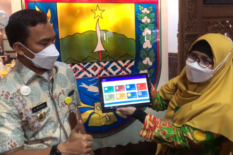 Batang luncurkan 3 aplikasi administrasi kependudukan