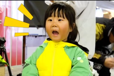 Bocah 3 tahun unjuk kemampuan bermain seluncur salju  