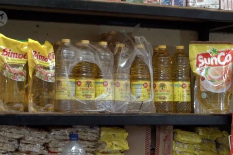 Mulai 19 Januari minyak goreng kemasan dijual Rp14.000 per liter