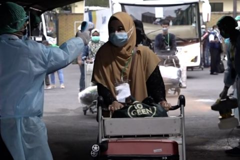 Tiba di Juanda, dua pekerja migran terkonfirmasi positif COVID-19 