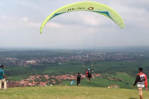 Wisata Paralayang jadi pilihan berlibur di Gunung Panten