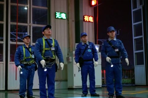 Teknisi China habiskan 8 jam rawat 449 kereta peluru dalam semalam