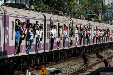 Komuter di Mumbai