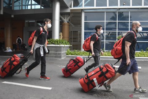 Pebalap dan tim MotoGP Mandalika tiba di Praya