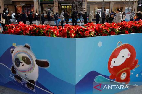 Antrean para pemburu maskot Olimpiade Beijing 2022