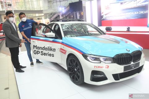 Penyerahan safety car untuk MotoGP di Mandalika