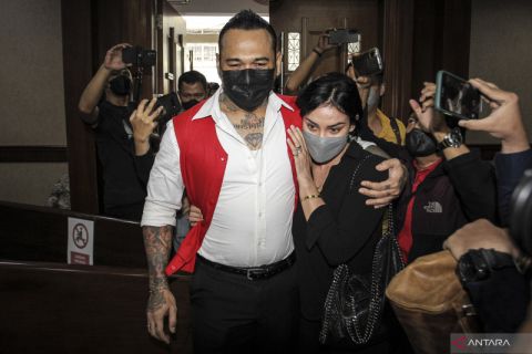 Jerinx divonis satu tahun penjara untuk kasus pengecaman dengan kekerasan
