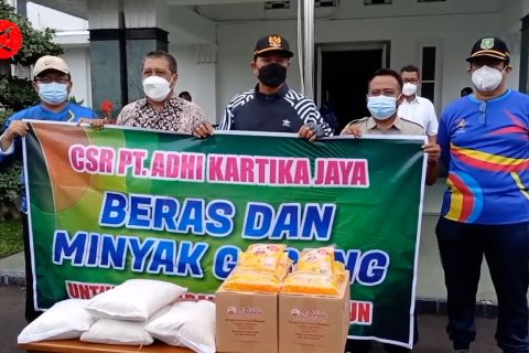 Kota Madiun bagikan minyak goreng gratis bagi peserta vaksinasi