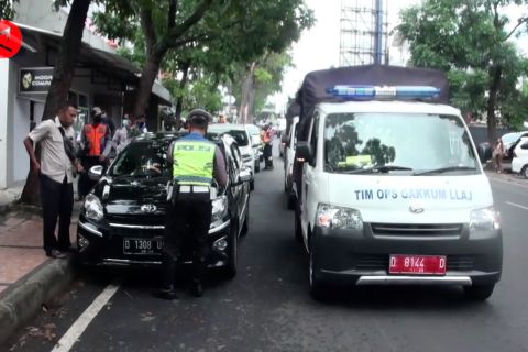 Puluhan kendaraan terjaring razia parkir liar