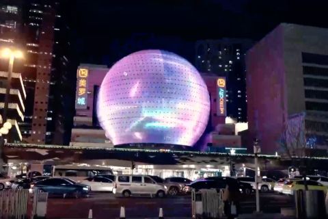 Bangunan landmark di Shanghai gelar pertunjukan cahaya memukau