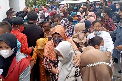 Hanya 4 jam, 3.000 liter minyak goreng ludes terjual