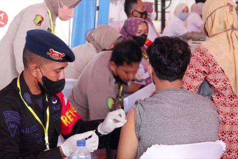 Kapolri targetkan per hari 67 ribu masyarakat Aceh divaksinasi